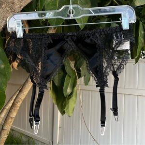 NWT Deadstock Vintage Frederick’s of Hollywood Garter Belt in Black with Lace